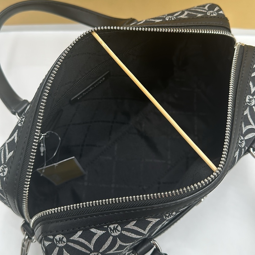 MICHAEL KORS JST TRAVEL MEDIUM DUFFLE SATCHEL SHOULDER CROSSBODY BAG MK BLACK - Picture 11 of 13